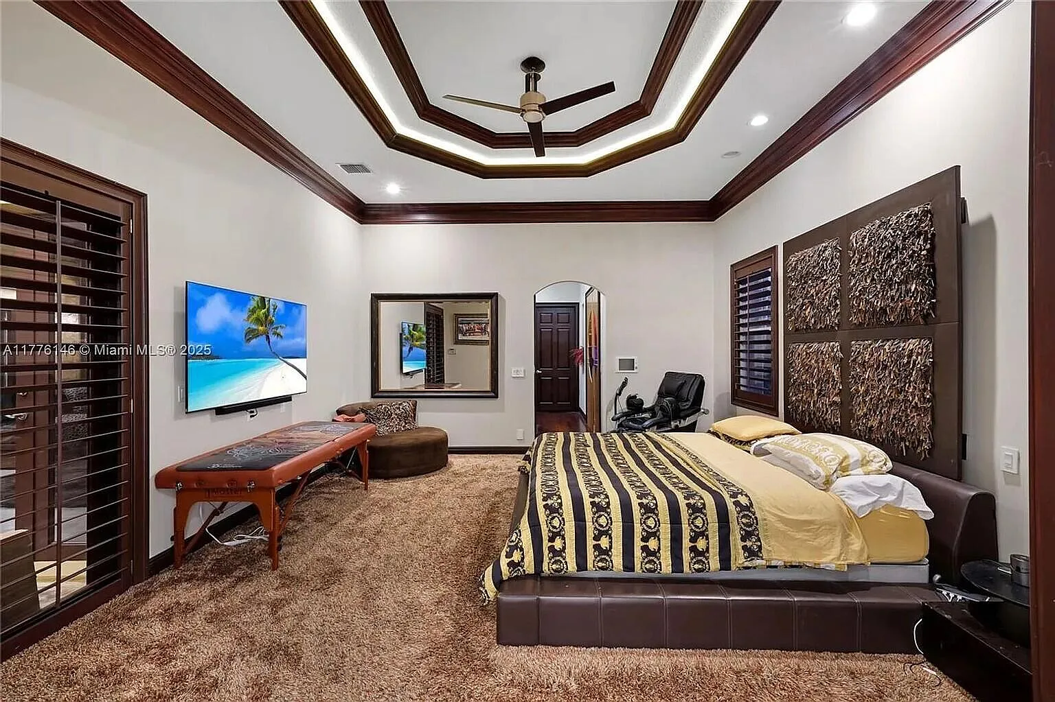 6 bed, 4.5 bath, 4580 sqft, $15,000 — Photo 4