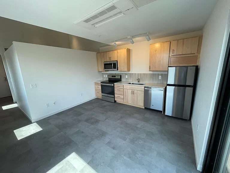 3333 Hennepin Ave — Photo 6
