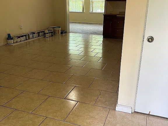 5th image of 118 W Coleman Cir