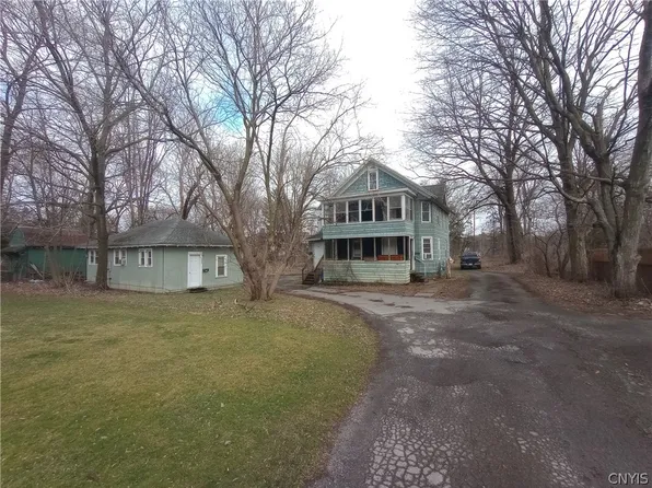 1129 Valley Dr, Syracuse, NY 13207