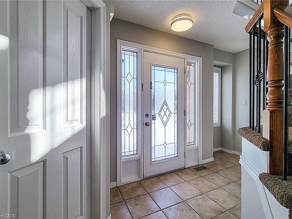 4th image of 93 Pelham Dr