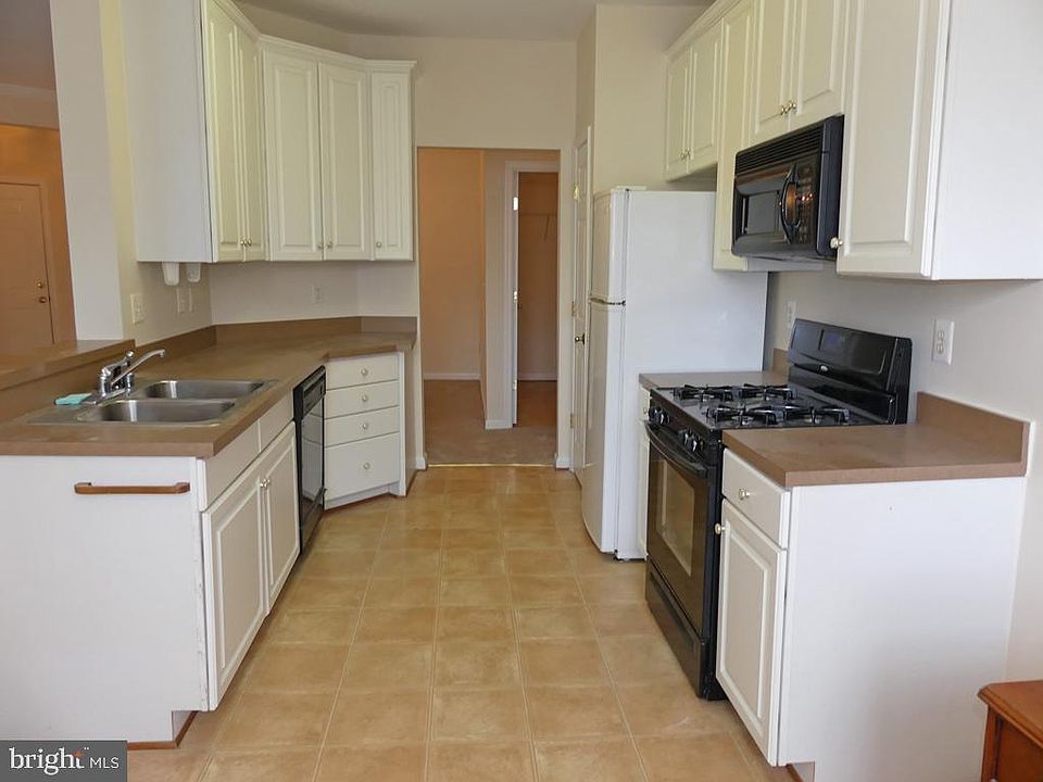 1st image of 1302 Scottsdale Dr Unit 174