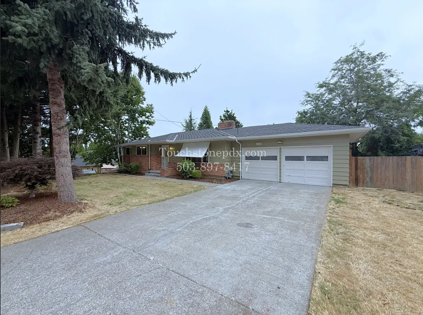 Spacious 4-Bedroom Home in Gresham w/ Large Yard & 2-Car Garage — Photo 2