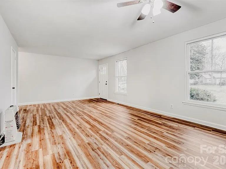 3728 Seaforth Dr — Photo 4