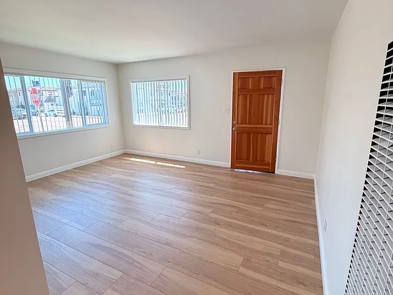 1845 S Grand Ave #1 — Photo 22