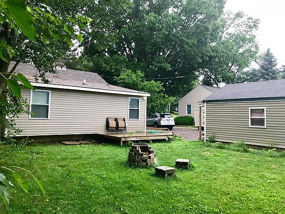 Back yard/side of garage