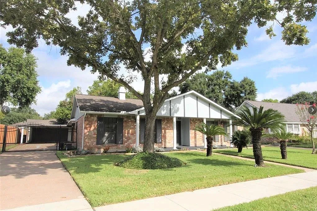 3 bed, 2.0 bath, 1795 sqft, $2,200 — Photo 1