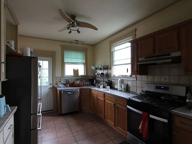 2012 Shady Ave — Photo 2
