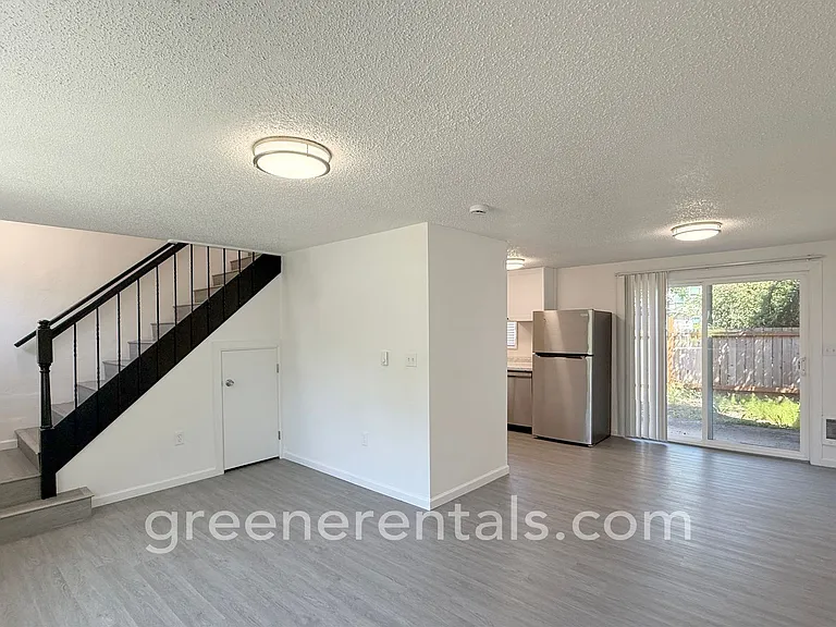 1106 5th Ave SE — Photo 3