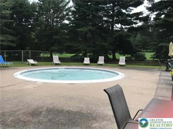 2865 Springhaven Pl, Macungie, PA 18062