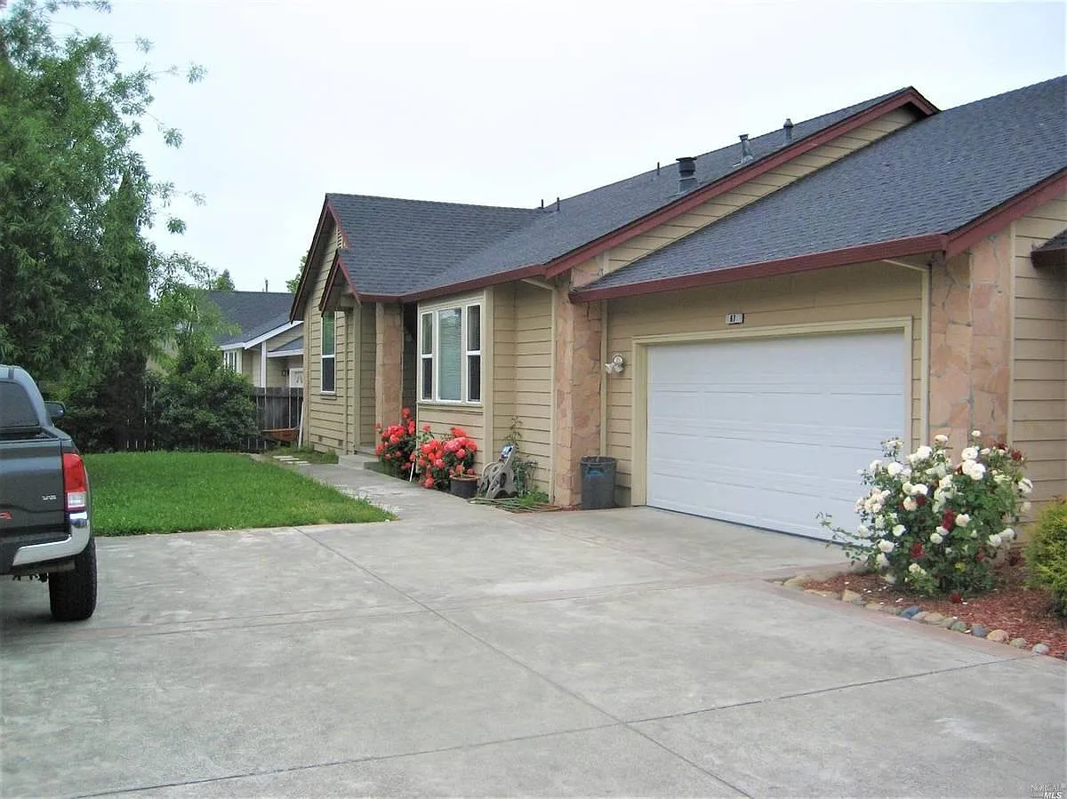 4 bed, 2080 sqft, $3,850 — Photo 3