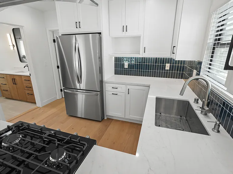 1707 S Vineyard Ave — Photo 7
