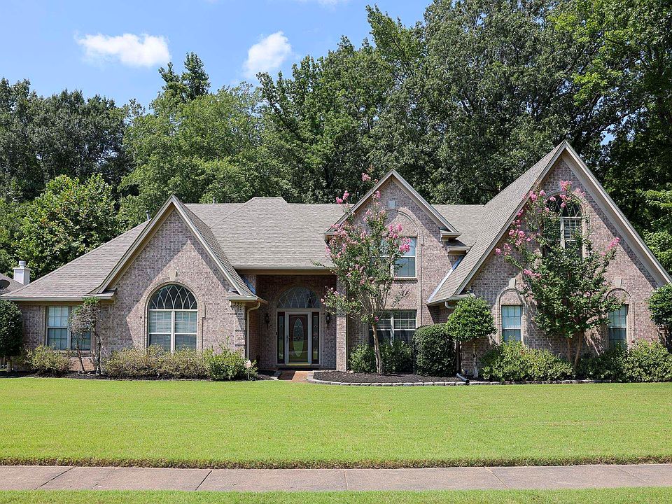1st image of 335 Walnut Gardens Dr