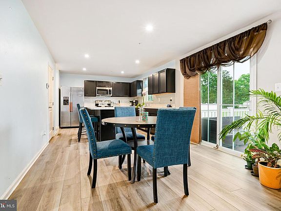 5th image of 2 Ridgely Forest Dr