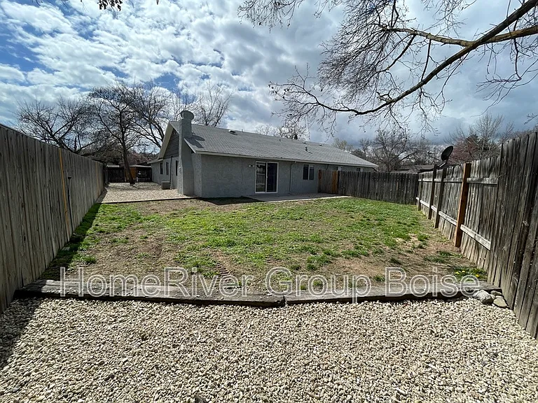 870 E Bergeson St — Photo 17
