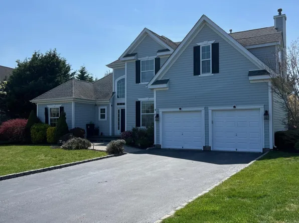 85 Windflower Lane, Riverhead, NY 11901