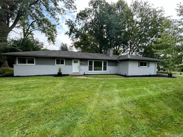 28212 Greencastle Rd, Farmington Hills, MI 48334