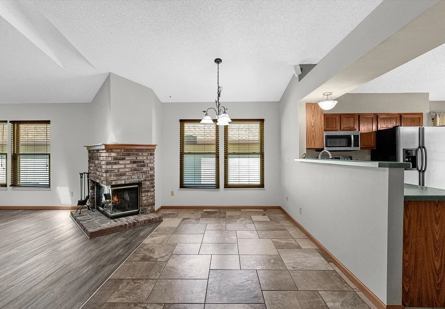 3 bed, 1632 sqft, $2,999 — Photo 2