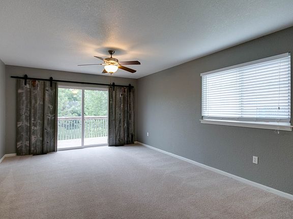 3rd image of 1233 Newfoundland Dr