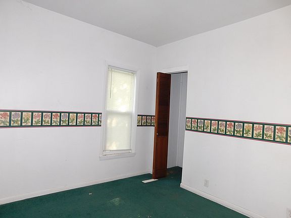4th image of 467 W Pine River Rd