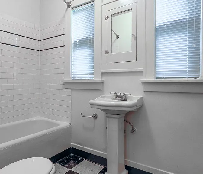 2310 NE Weidler St — Photo 10