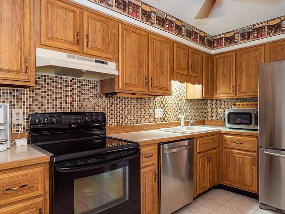 3rd image of 1005 Skyview Dr