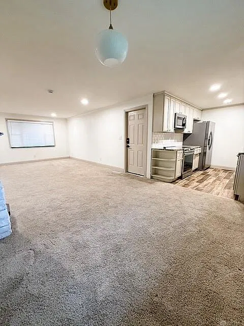 2 bed, 1.0 bath, 1020 sqft, $1,800 — Photo 3