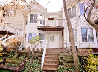 322 W Treehouse Ln, Round Lake, IL 60073