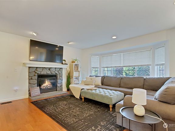 3rd image of 15507 253rd Ave E