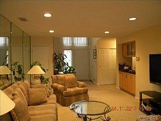 2nd image of 10 Wimbledon Ct