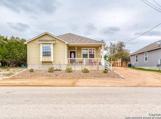 1065 Paradise Dr, Canyon Lake, TX 78133