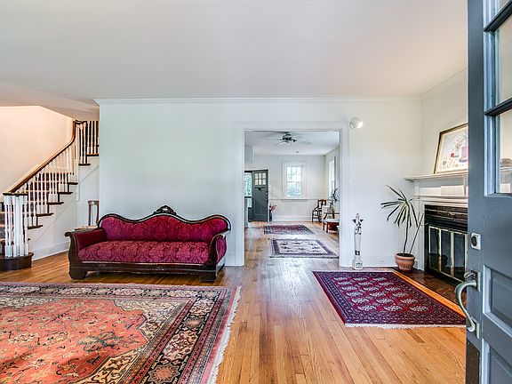 5th image of 712 Greenhill Ave