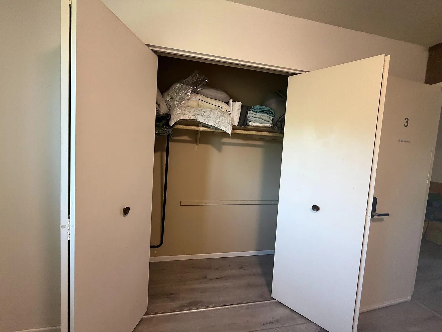 4 bed, 3.0 bath, 2500 sqft, $2,049 — Photo 4