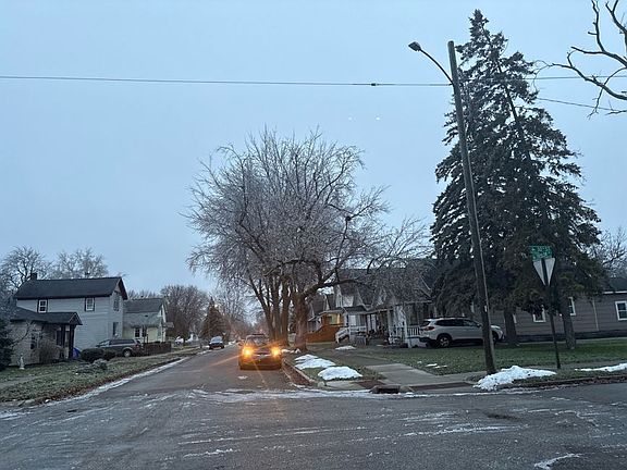 Exterior Neighborhood (street photo)