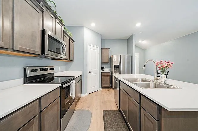 807 Sunrise Ln — Photo 8