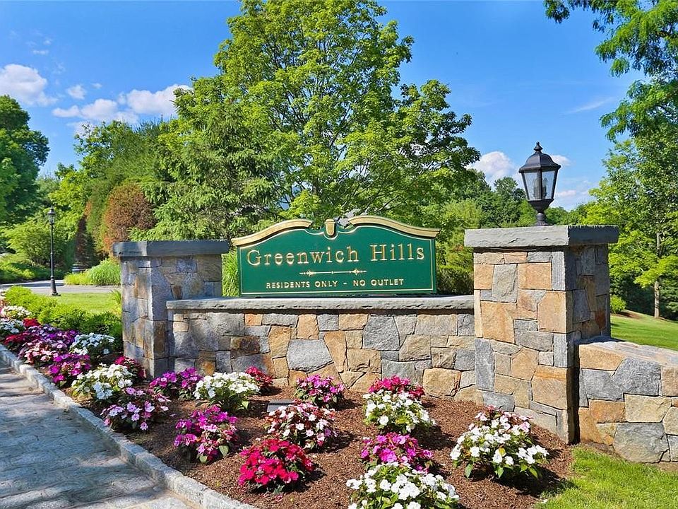 1st image of 102 Greenwich Hills #102