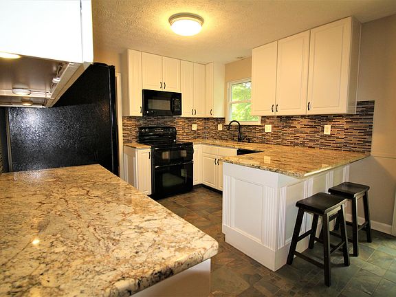 5th image of 13891 Woodsedge Ct