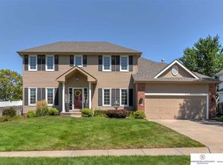 410 Elk Ridge Dr, Papillion, NE 68046