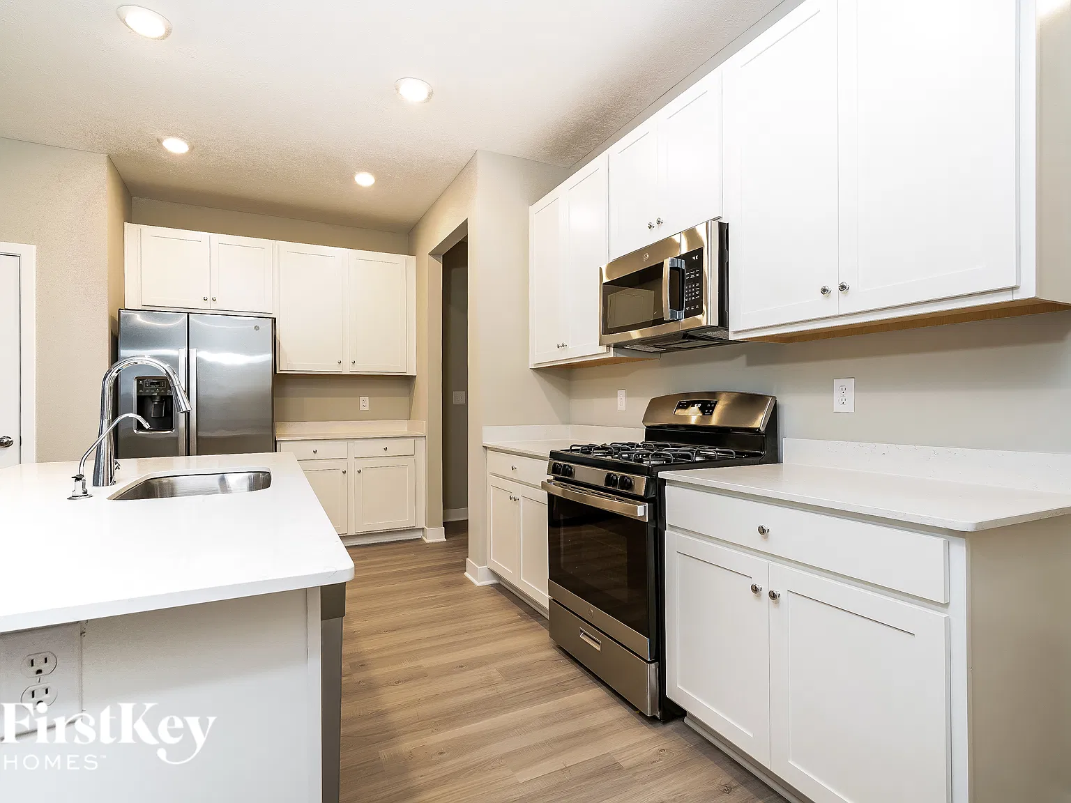 5 bed, 3.0 bath, 2460 sqft, $2,580 — Photo 4