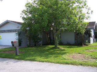 10521 113th St, Seminole, FL 33778