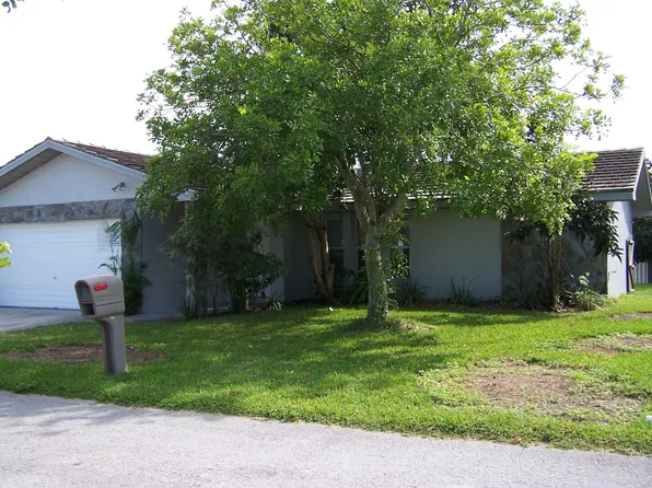 10521 113th St, Seminole, FL 33778