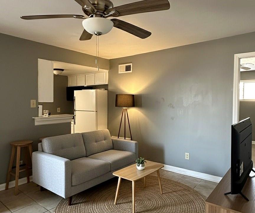 1st image of 516 Holiday Dr #59