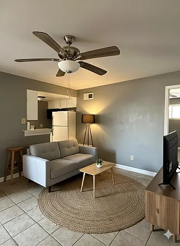 516 Holiday Dr Photo 1