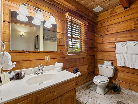 23rd image of 1855 Spring Hill Dr