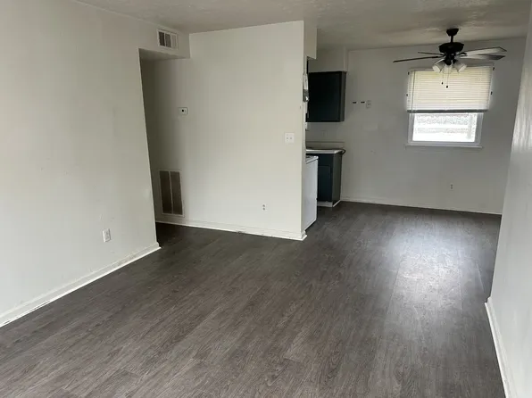 10404 Greentree Ln, Louisville, KY