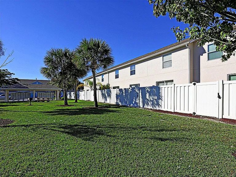3647 Pine Oak Cir #107 — Photo 25