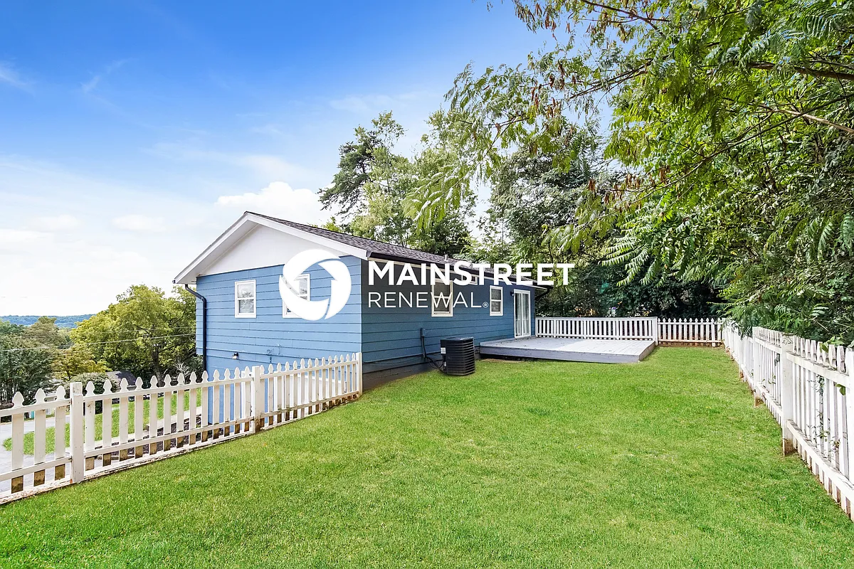 Front View - 6005 Villa Rd