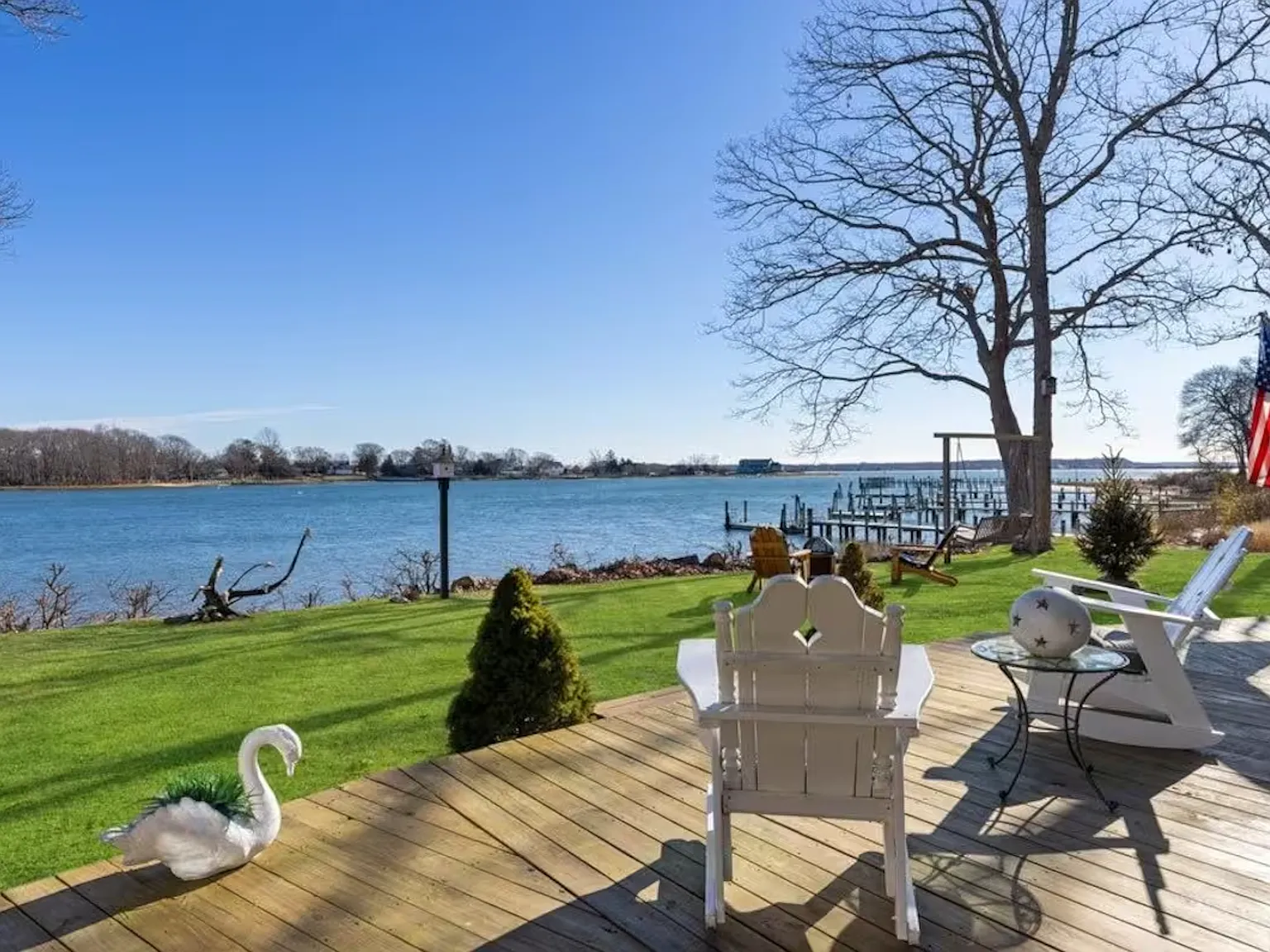 Perfect Waterfront Property For Family Summer in The Hamptons — Photo 3