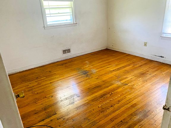 2nd image of 4030 Wyoming Ave NW