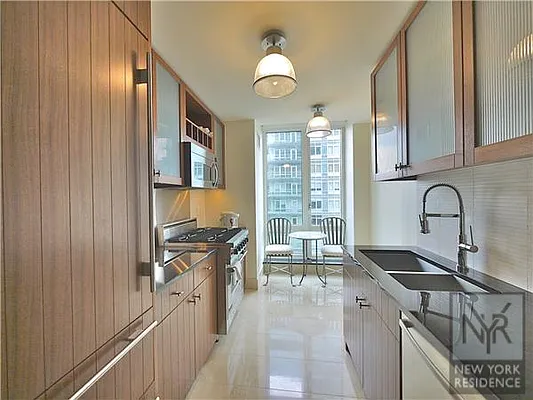 Rented by New York Residence | media 19
